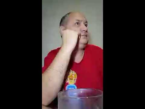 Видео: Александр Инюточкин добыл еды и пожирает ее в прямом эфире!