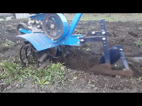 Видео: Вспашка огорода культиватором Нева МК-100 с навесным оборудованием