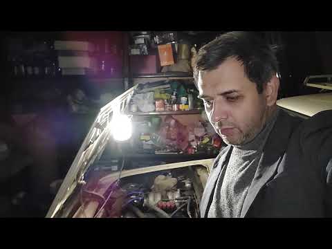 Видео: Обслуживание двигателя ВАЗ Классика: замена фильтра и свечей.