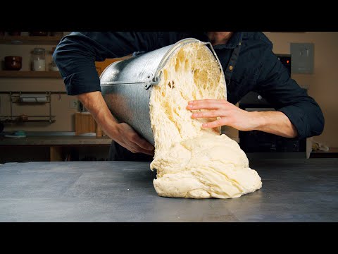 Видео: Замесил ВЕДРО и сразу в духовку! Прабабкин рецепт, который достался по наследству!