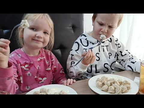 Видео: ЗАВТРАКАЕМ В КАФЕ ИДЁМ В МУЗЕЙ, ОБЕД. 