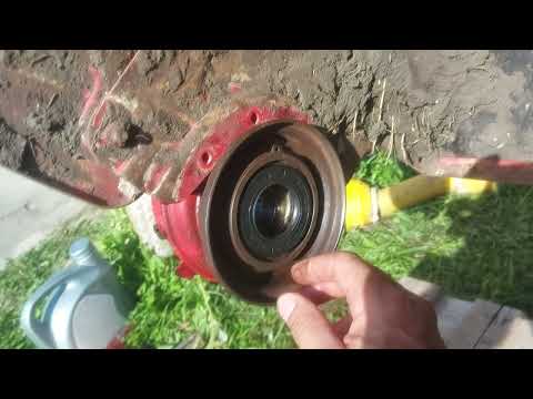 Видео: замена подшипников и сальников в японской фрезе Янмар