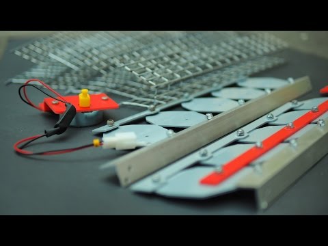 Видео: Сборка лотка инкубатора Broody Zoom. Второй способ.