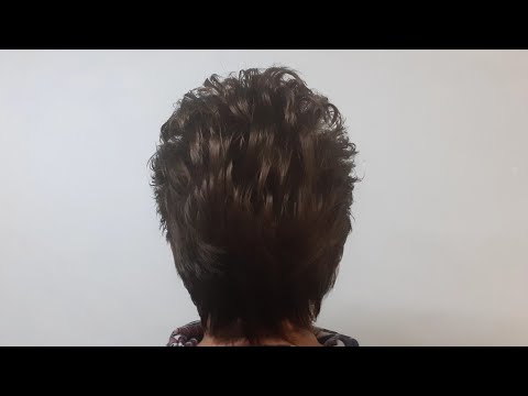 Видео: Стрижка до середины уха с пышной макушкой.Haircut to the middle of the ear with a lush crown