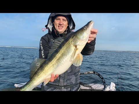 Видео: открыл сезон с катера  и сразу трофей 💪