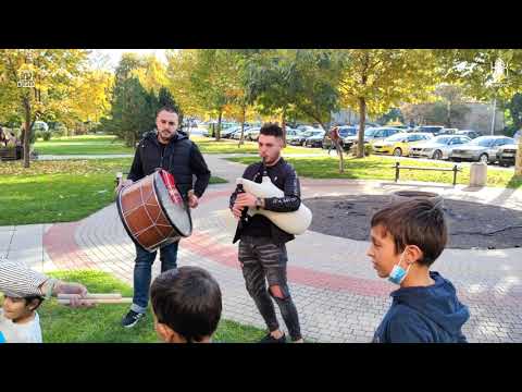 Видео: Диян Драгоев - тъпан Радослав Димитров - гайда. Флашмоб - Огнени ритми