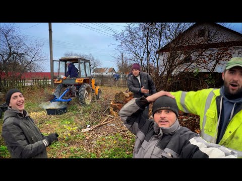 Видео: Маленький МОНСТР! Шнековий подрібнювач гілок! Щепоріз! Пів села свиням мололи😂