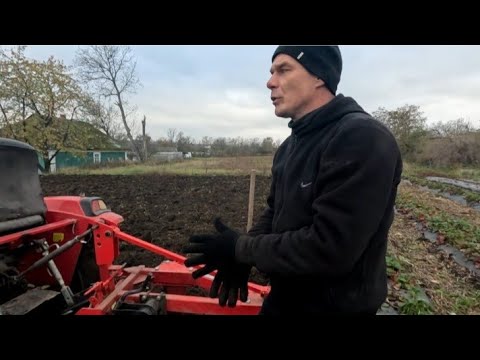 Видео: Підняв планку до 90 за соту. Осіння оранка мінітрактором Шифенг з плугом 2-25. Огляд озимих культур.