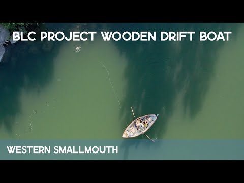 Видео: Ловля западного малоротого окуня нахлыстом с нашей деревянной дрейфовой лодки | BLC: Проект дрейф...