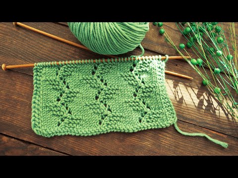 Видео: Ажурный узор из зиг-загов и листьев спицами 🌿 Vertical Zig-Zag knitting pattern