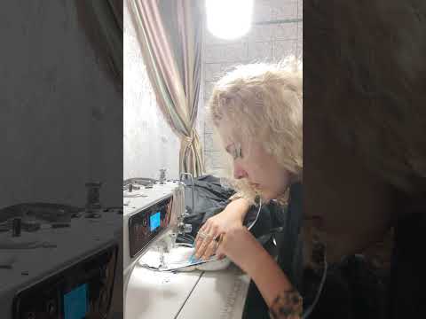 Видео: Расшиваем куртку по боковым швам 4 этап 