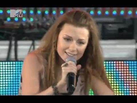 Видео: Юлия Савичева feat. T9 - Корабли ("MTV Open Air")