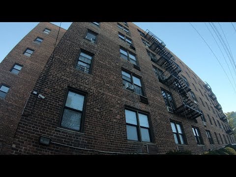 Видео: Как снять жилье в США. Обзор квартиры и комнаты в Нью Йорке. Приключения Михея в первые дни.