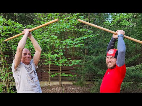 Видео: 3 простых упражнения для пожилых людей (сделает даже пенсионер в 72 года)