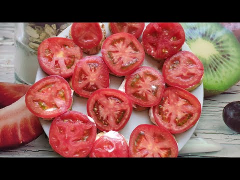 Видео: Рецепт вкусных кабачков. Жареные кабачки на сковороде с помидорами. Тают во рту