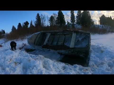 Видео: Снегоход ИРБИС ТУНГУС 500L эвакуирует вмёрзшую в лёд лодку.