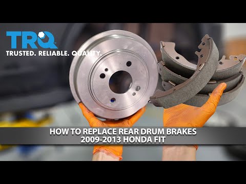 Видео: Как заменить задние тормоза на Honda Fit 2009-2013