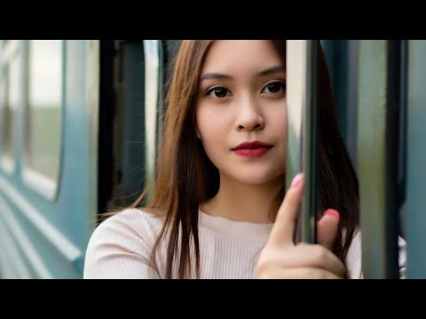 Видео: Спеша на смену, заступился за безбилетную цыганку и заплатил за нее… А едва девочка коснулась руки