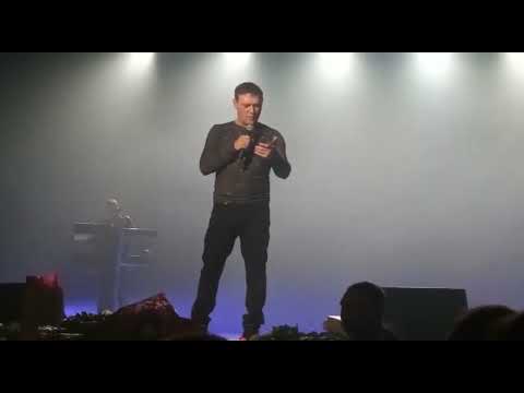 Видео: Юрий Шатунов смешит зал | Чебоксары 2022