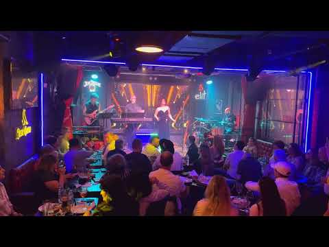 Видео: Кавер, Люби меня по-французски