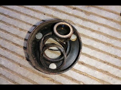 Видео: Опел Вектра "Б": Обтяжната ролка излезе по време на движение