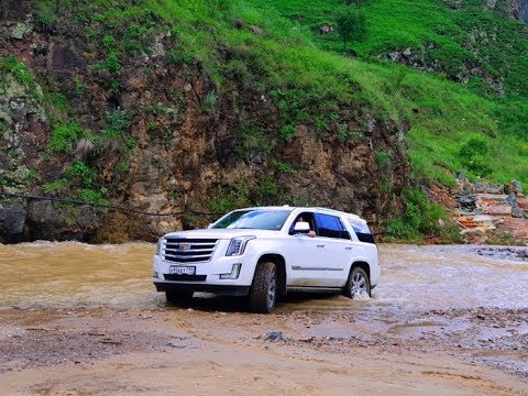 Видео: Охота за горными пейзажами на Cadillac Escalade. Путешествие по серпантину в Долину Нарзанов!