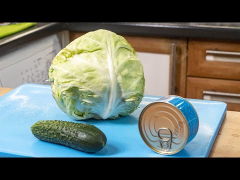 Видео: #Салат из капусты с огурцами и икрой минтая