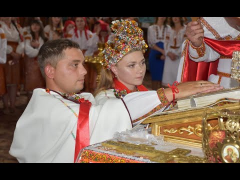 Видео: Вінчання. Гуцульський колорит. Весілля Космач - Wedding. Hutsul coloring. Kosmach