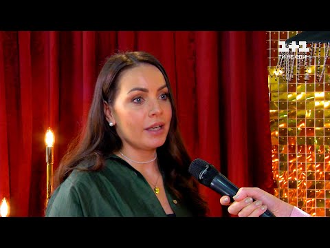 Видео: Каково оказаться в статусе бабушки в 34 года – интервью с телеведущей Юлией Зорий