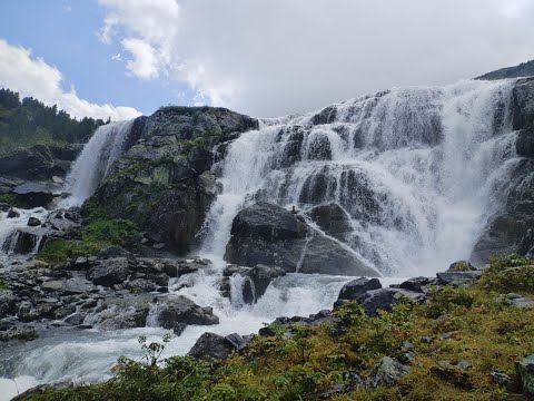 Видео: Ч.2//  Большой Колагаш-место красивых водопадов и озер.Эта форелина-боец спасла меня от голода.