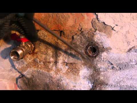 Видео: Как выкрутить сломанную резьбу из трубы