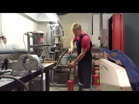 Видео: Перезарядка огнетушителя ОП 4 .