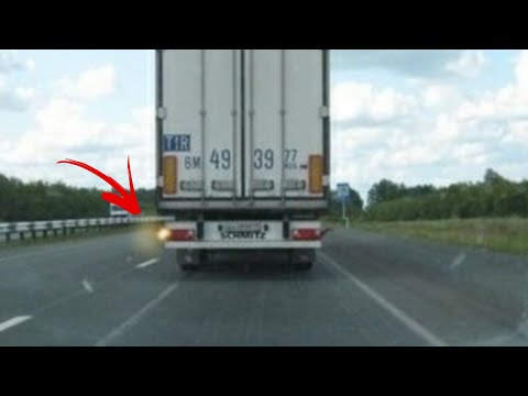 Видео: Почему дальнобойщики моргают поворотниками водителям сзади.