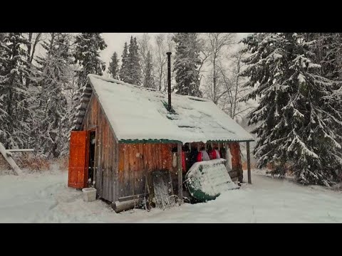 Видео: Рыбалка на хариуса по первому снегу. Попали на жор!