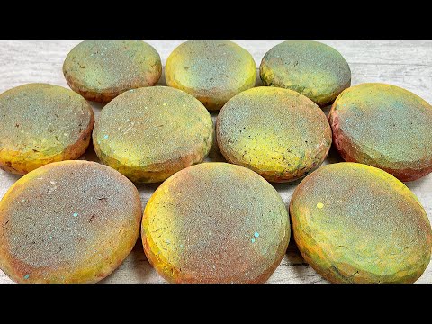 Видео: ASMR soap cutting * Painted soap * Relaxing sounds * Recycled soap * Резка крашенных залипушек 💚