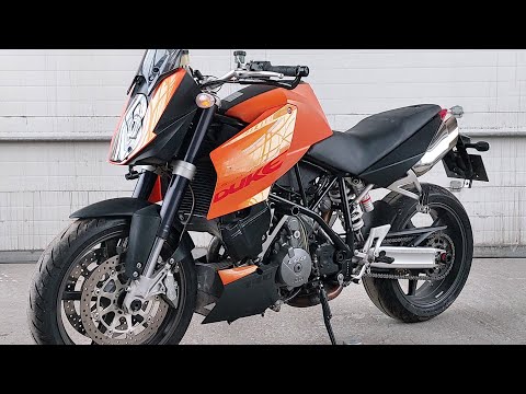 Видео: KTM SUPER DUKE 990 - обгонит в городе любой спортбайк😈😈😈