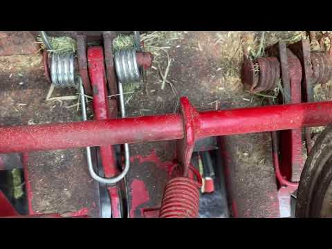 Видео: Проверьте захваты для сена вашего пресс-подборщика!