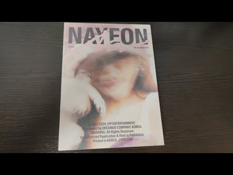Видео: Распаковка альбома NAYEON / Unboxing NAYEON The 2nd Mini Album "NA"