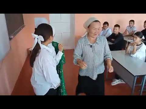 Видео:  Жагымдуу жарыя. 1 жылда 1 күн сабактан калбаган окуучулар