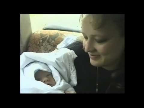 Видео: Приезд из роддома 31 мая 1996 г