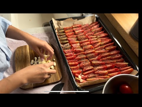 Видео: Уютная суббота🏠 Готовим вяленые томаты дома🍅