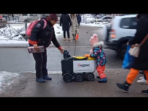 Видео: Яндекс-ровер учится "переходить" дорогу на зеленый | Rover learns to cross the road at a green light