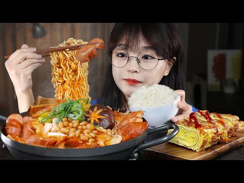 Видео: АСМР ЕДА острая тушеная колбаса и яичные рулеты | MUKBANG