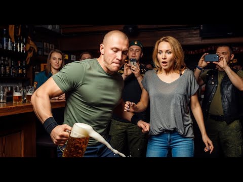 Видео: Морпех услышал «Viper One» — и бокал выпал из его рук