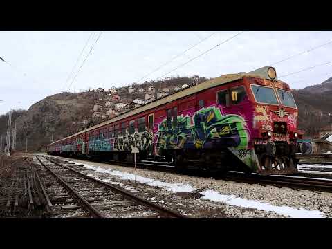 Видео: Романтичната кочинка 32 069/ 32 070, уловена на ЖП гара Бов...