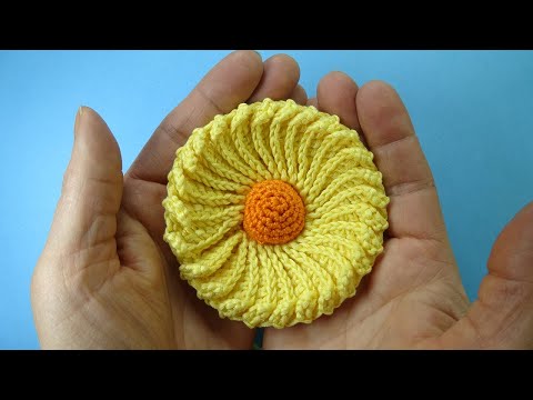 Видео: Как вязать ромашку крючком - Вязаные цветы крючком How to chochet hlamomile