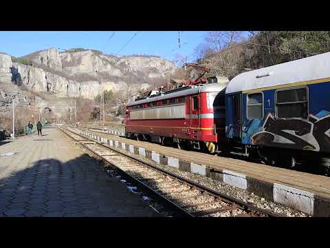Видео: КПВ 20203 София-Мездра, уловен на гара Лакатник, начело с локомотив "Шкода" 45 172...