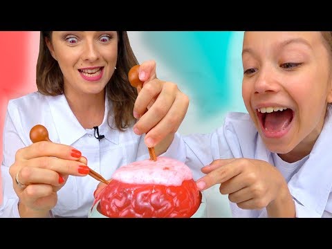 Видео: HALLOWEEN 🎃 Лаборатория КОГО Съели Вика с Мамой? Эксперимент на ХЕЛЛОУИН / Вики Шоу