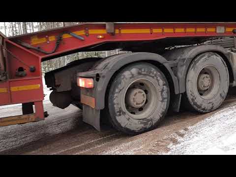 Видео: Трал Volvo fh12 с трудом преодолел подьём,чуть не снесло в кювет.скользко.