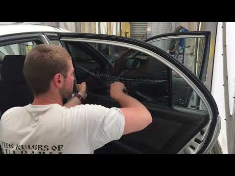 Видео: Фолиране на страничен на авенсис ( Toyota window tint )